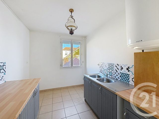 Afficher la photo en grand Appartement F2 à vendre - 2 pièces - 61.07 m2 - MONTIGNY SUR LOING - 77 - ILE-DE-FRANCE - Century 21 Agence Notre-Dame