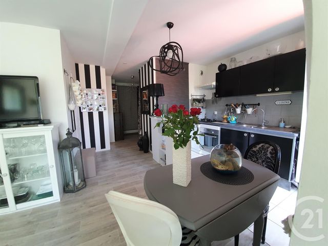 Afficher la photo en grand Appartement F2 à vendre - 2 pièces - 46.0 m2 - CHAMPAGNE SUR SEINE - 77 - ILE-DE-FRANCE - Century 21 Agence Notre-Dame