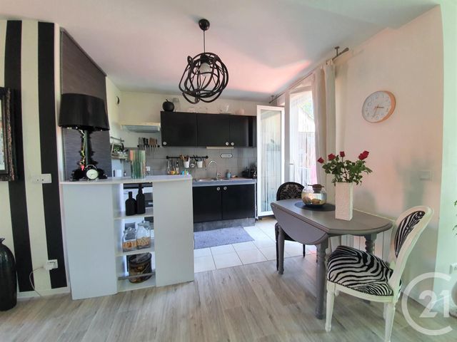 Afficher la photo en grand Appartement F2 à vendre - 2 pièces - 46.0 m2 - CHAMPAGNE SUR SEINE - 77 - ILE-DE-FRANCE - Century 21 Agence Notre-Dame