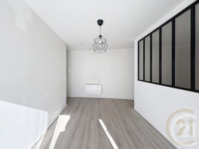 Appartement F1 bis à louer - 2 pièces - 33.76 m2 - AVON - 77 - ILE-DE-FRANCE - Century 21 Agence Notre-Dame