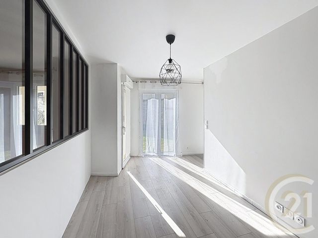 Appartement F1 bis à louer - 2 pièces - 33.76 m2 - AVON - 77 - ILE-DE-FRANCE - Century 21 Agence Notre-Dame