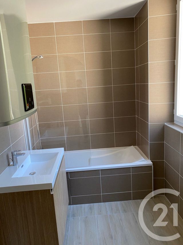 Appartement F3 à louer - 3 pièces - 61.22 m2 - CHAMPAGNE SUR SEINE - 77 - ILE-DE-FRANCE - Century 21 Agence Notre-Dame
