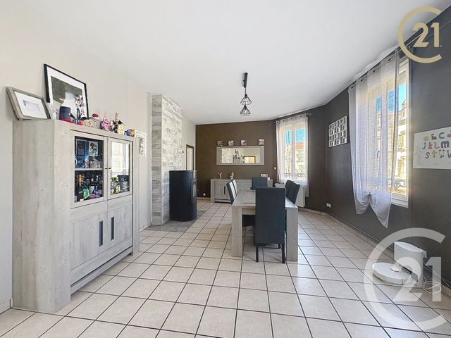 maison à vendre - 6 pièces - 153.4 m2 - MONTEREAU FAULT YONNE - 77 - ILE-DE-FRANCE - Century 21 Agence Notre-Dame