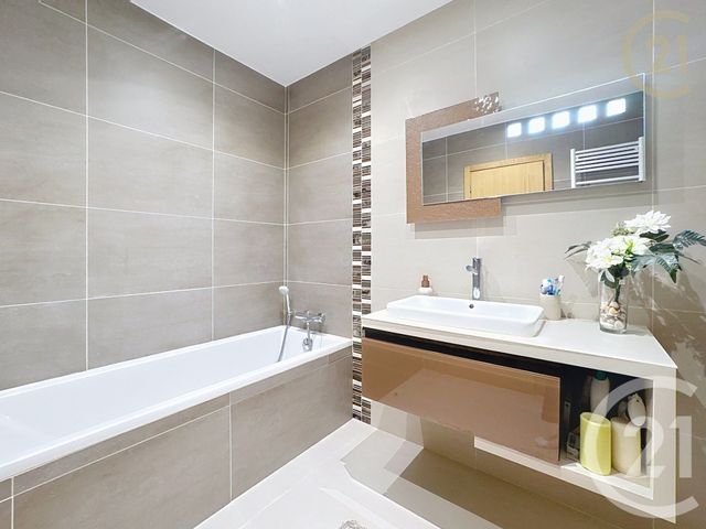 maison à vendre - 7 pièces - 148.4 m2 - ST SAUVEUR SUR ECOLE - 77 - ILE-DE-FRANCE - Century 21 Agence Notre-Dame