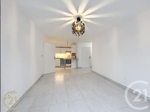 Appartement F3 à louer - 3 pièces - 60.83 m2 - FONTAINEBLEAU - 77 - ILE-DE-FRANCE - Century 21 Agence Notre-Dame