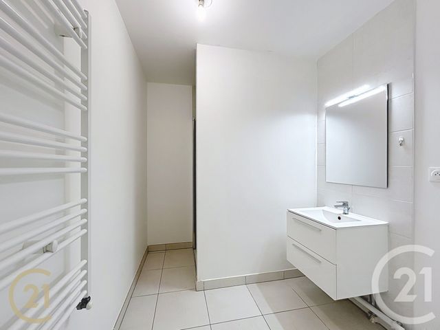 Appartement F3 à louer - 3 pièces - 60.83 m2 - FONTAINEBLEAU - 77 - ILE-DE-FRANCE - Century 21 Agence Notre-Dame