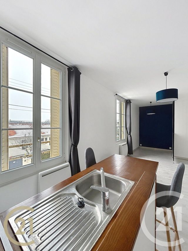 Appartement Studio à louer - 1 pièce - 28.0 m2 - MONTIGNY SUR LOING - 77 - ILE-DE-FRANCE - Century 21 Agence Notre-Dame