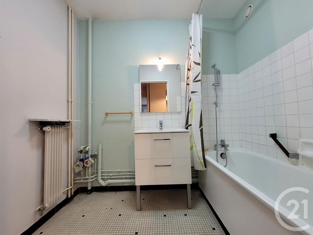 Appartement F3 à louer - 3 pièces - 60.37 m2 - MORET LOING ET ORVANNE - 77 - ILE-DE-FRANCE - Century 21 Agence Notre-Dame