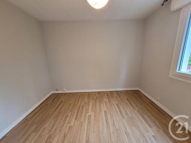 Appartement F3 à louer - 3 pièces - 60.37 m2 - MORET LOING ET ORVANNE - 77 - ILE-DE-FRANCE - Century 21 Agence Notre-Dame