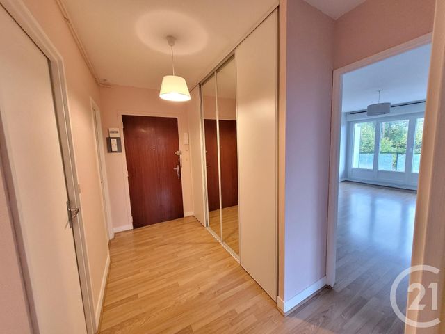 Appartement F3 à louer - 3 pièces - 60.37 m2 - MORET LOING ET ORVANNE - 77 - ILE-DE-FRANCE - Century 21 Agence Notre-Dame