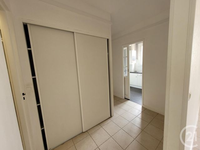 Appartement F5 à louer - 5 pièces - 73.89 m2 - AVON - 77 - ILE-DE-FRANCE - Century 21 Agence Notre-Dame