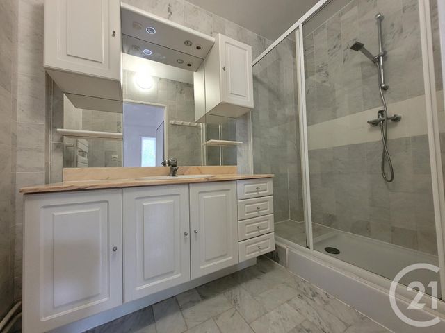 Appartement F5 à louer - 5 pièces - 73.89 m2 - AVON - 77 - ILE-DE-FRANCE - Century 21 Agence Notre-Dame