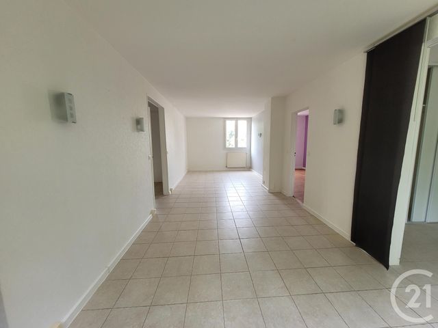 Appartement F5 à louer - 5 pièces - 73.89 m2 - AVON - 77 - ILE-DE-FRANCE - Century 21 Agence Notre-Dame