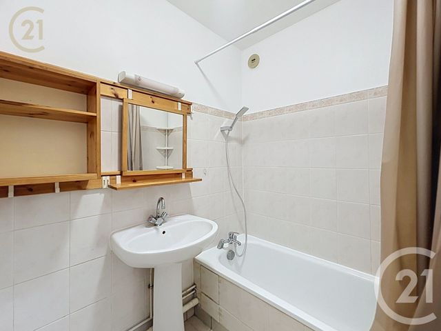 Appartement F1 à louer - 1 pièce - 33.0 m2 - MORET LOING ET ORVANNE - 77 - ILE-DE-FRANCE - Century 21 Agence Notre-Dame