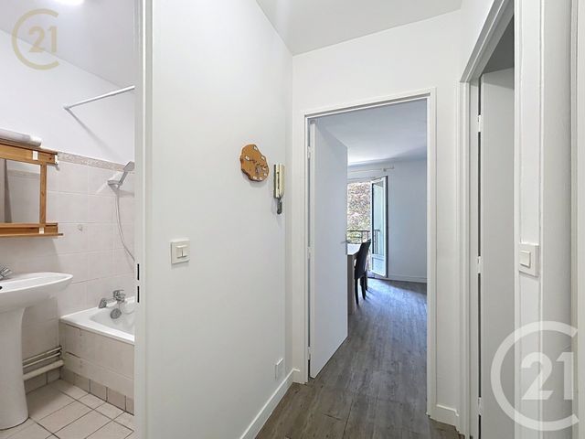 Appartement F1 à louer - 1 pièce - 33.0 m2 - MORET LOING ET ORVANNE - 77 - ILE-DE-FRANCE - Century 21 Agence Notre-Dame