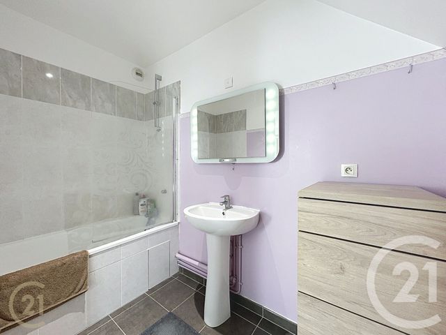 Appartement à louer - 2 pièces - 48.57 m2 - ECUELLES - 77 - ILE-DE-FRANCE - Century 21 Agence Notre-Dame