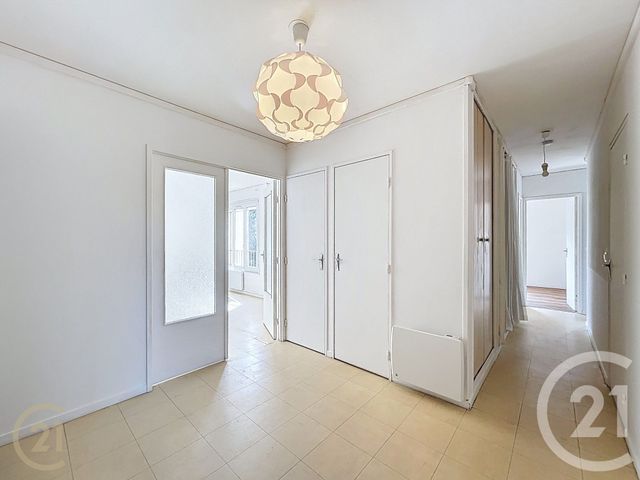 Appartement F4 à louer - 4 pièces - 100.09 m2 - ST MAMMES - 77 - ILE-DE-FRANCE - Century 21 Agence Notre-Dame