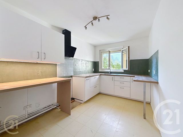 Appartement F4 à louer - 4 pièces - 100.09 m2 - ST MAMMES - 77 - ILE-DE-FRANCE - Century 21 Agence Notre-Dame