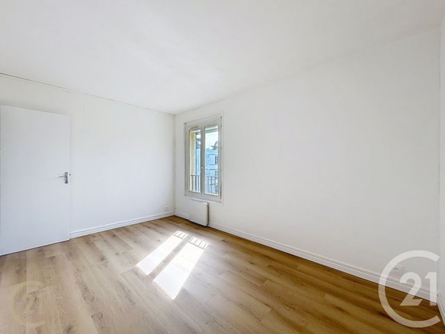 Appartement F4 à louer - 4 pièces - 100.09 m2 - ST MAMMES - 77 - ILE-DE-FRANCE - Century 21 Agence Notre-Dame