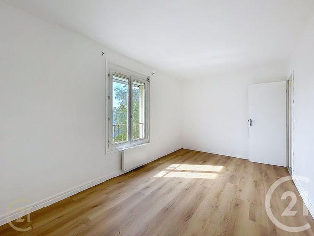 Appartement F4 à louer - 4 pièces - 100.09 m2 - ST MAMMES - 77 - ILE-DE-FRANCE - Century 21 Agence Notre-Dame