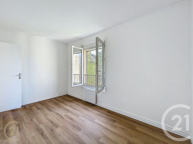 Appartement F4 à louer - 4 pièces - 100.09 m2 - ST MAMMES - 77 - ILE-DE-FRANCE - Century 21 Agence Notre-Dame