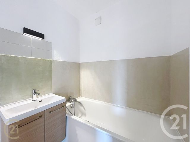 Appartement F4 à louer - 4 pièces - 100.09 m2 - ST MAMMES - 77 - ILE-DE-FRANCE - Century 21 Agence Notre-Dame