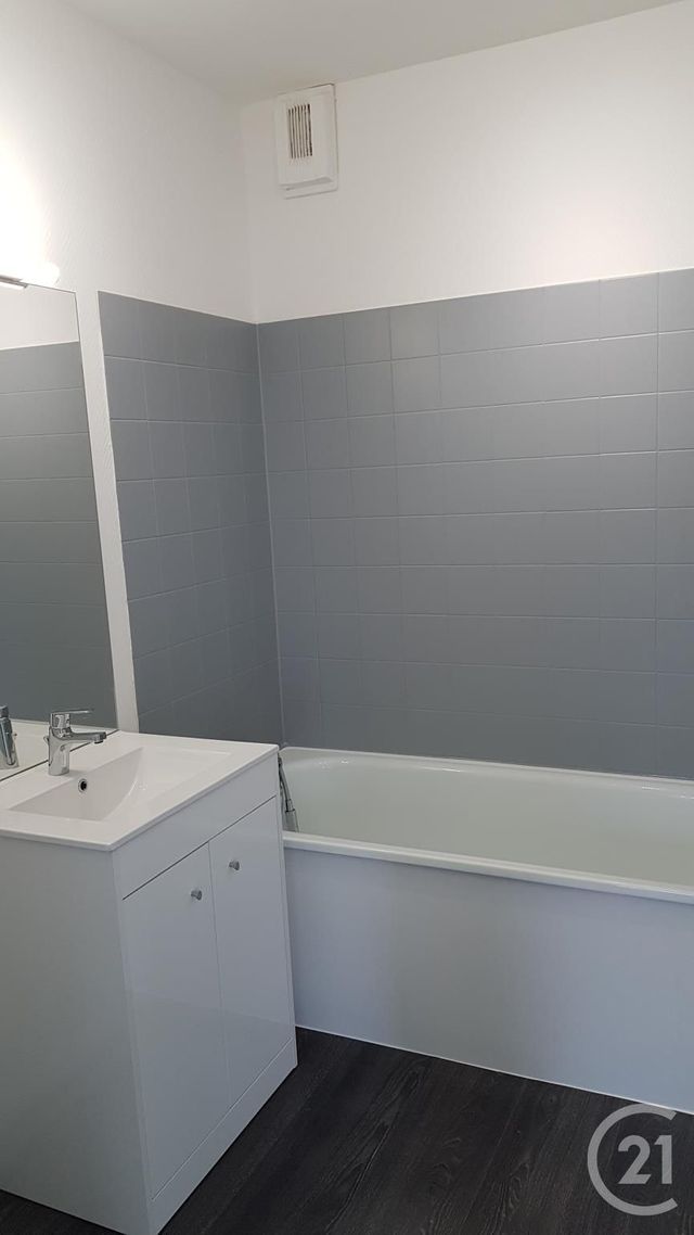 Appartement F3 à louer - 3 pièces - 81.02 m2 - ST MAMMES - 77 - ILE-DE-FRANCE - Century 21 Agence Notre-Dame