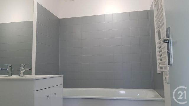 Appartement F3 à louer - 3 pièces - 81.02 m2 - ST MAMMES - 77 - ILE-DE-FRANCE - Century 21 Agence Notre-Dame