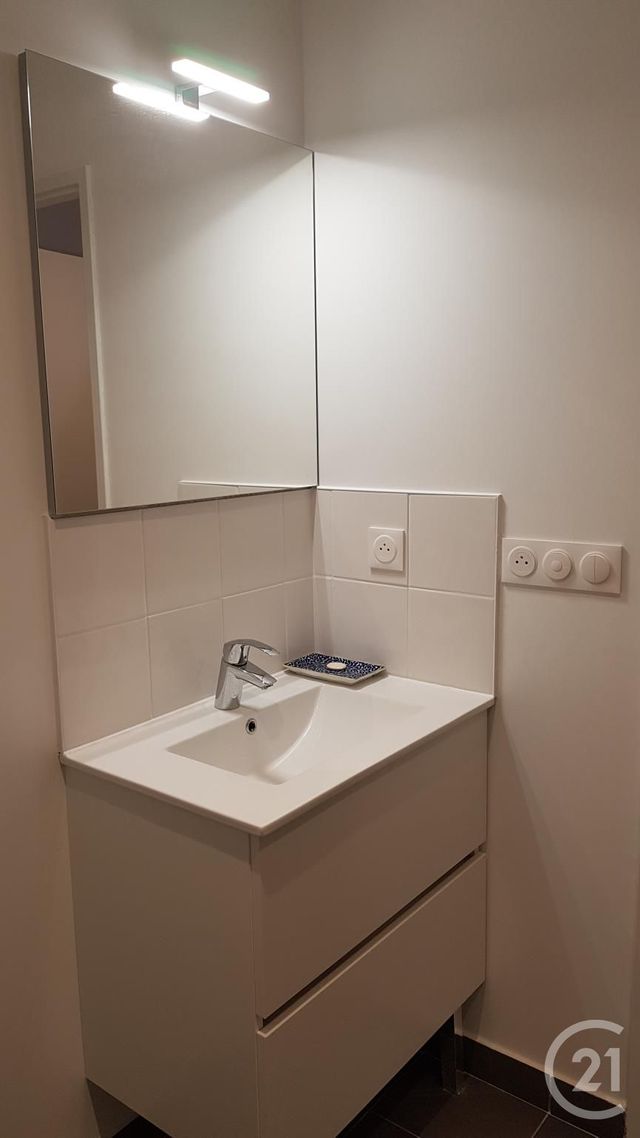 Appartement F2 à louer - 2 pièces - 45.0 m2 - FONTAINEBLEAU - 77 - ILE-DE-FRANCE - Century 21 Agence Notre-Dame