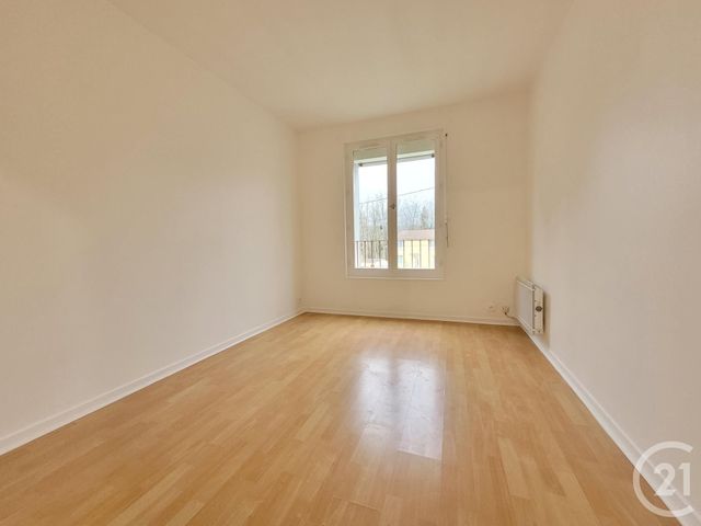 Appartement F4 à louer - 4 pièces - 80.07 m2 - ST MAMMES - 77 - ILE-DE-FRANCE - Century 21 Agence Notre-Dame