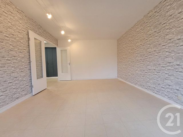Appartement F4 à louer - 4 pièces - 80.07 m2 - ST MAMMES - 77 - ILE-DE-FRANCE - Century 21 Agence Notre-Dame