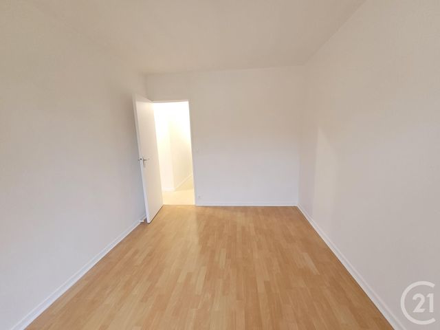 Appartement F4 à louer - 4 pièces - 80.07 m2 - ST MAMMES - 77 - ILE-DE-FRANCE - Century 21 Agence Notre-Dame