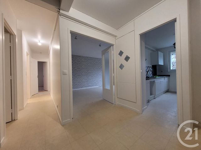 Appartement F4 à louer - 4 pièces - 80.07 m2 - ST MAMMES - 77 - ILE-DE-FRANCE - Century 21 Agence Notre-Dame