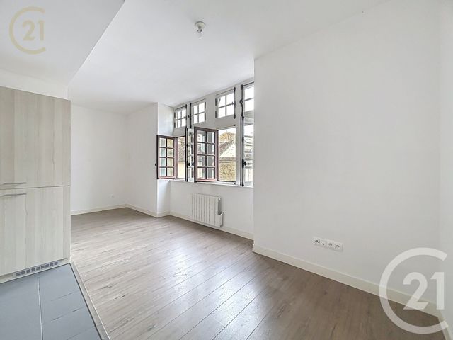 Appartement F1 à louer - 1 pièce - 32.2 m2 - MORET LOING ET ORVANNE - 77 - ILE-DE-FRANCE - Century 21 Agence Notre-Dame