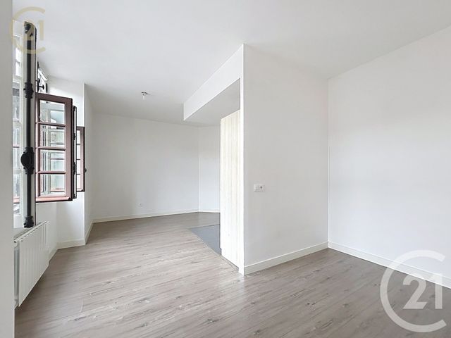 Appartement F1 à louer - 1 pièce - 32.2 m2 - MORET LOING ET ORVANNE - 77 - ILE-DE-FRANCE - Century 21 Agence Notre-Dame