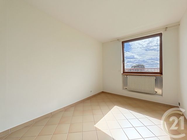 Appartement F3 à louer - 3 pièces - 87.2 m2 - FONTAINEBLEAU - 77 - ILE-DE-FRANCE - Century 21 Agence Notre-Dame