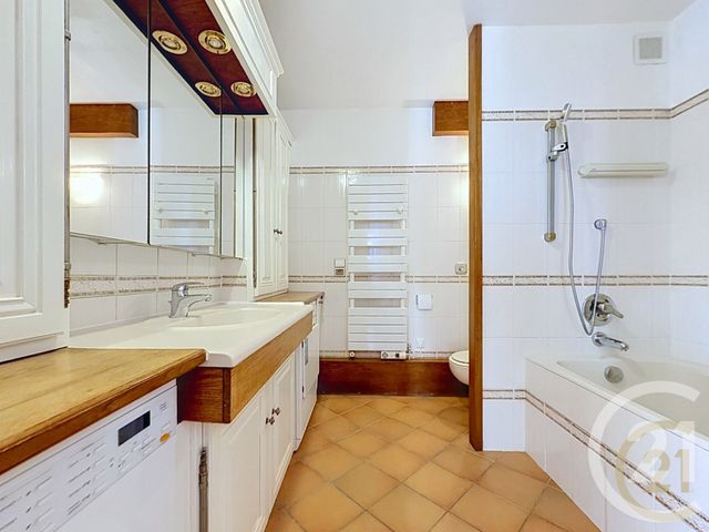 Appartement F3 à louer - 3 pièces - 87.2 m2 - FONTAINEBLEAU - 77 - ILE-DE-FRANCE - Century 21 Agence Notre-Dame