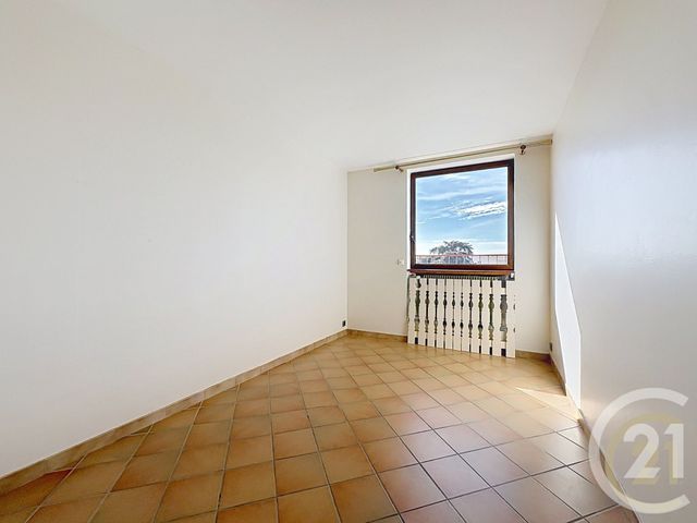 Appartement F3 à louer - 3 pièces - 87.2 m2 - FONTAINEBLEAU - 77 - ILE-DE-FRANCE - Century 21 Agence Notre-Dame